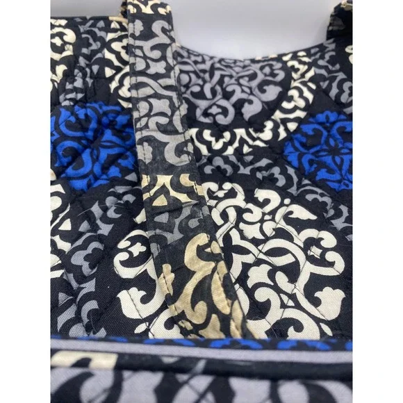 Vera Bradley Quilted Tote‎ Bag Blue Black White Floral Pattern - Picture 3 of 4